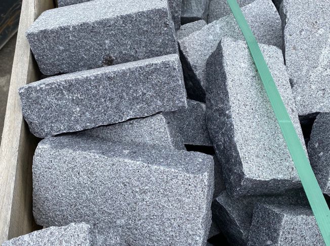 Portugisisk storgatsten - Dark grey. 20 x 10 x 6 cm. Otumlad